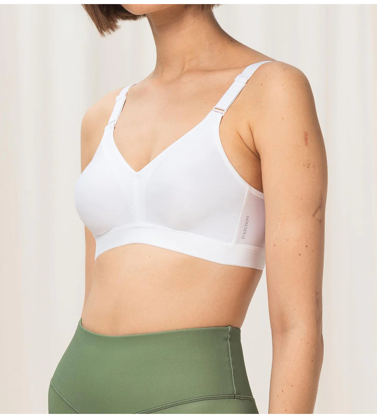  Triumph Triaction Wellness Non-Wired Sports Bra White (0003)  38B CS : Clothing, Shoes & Jewelry