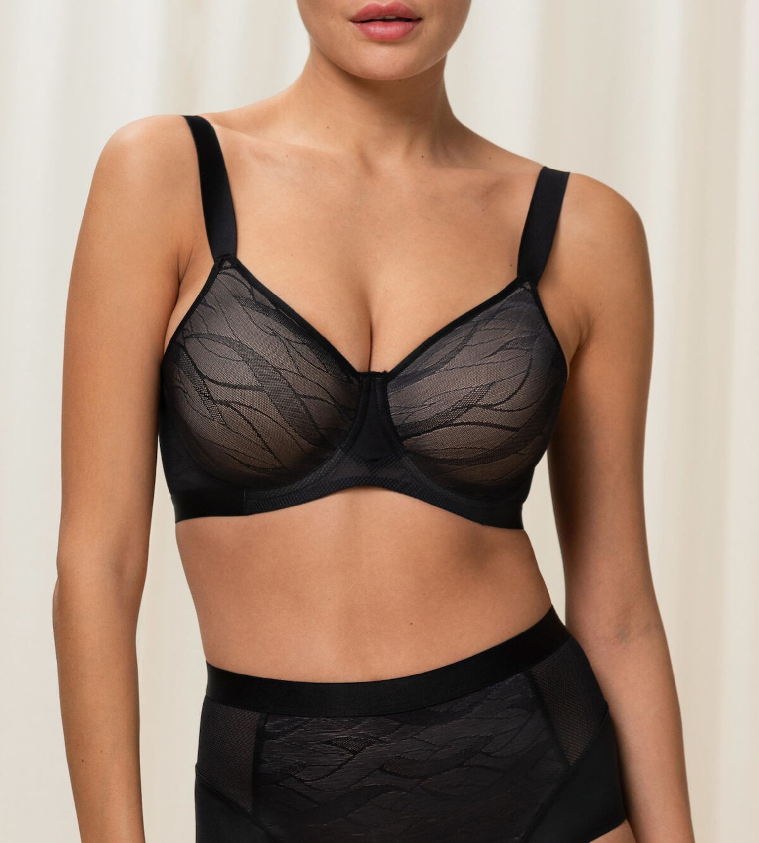 Buy Triumph Single Layered Wired Full Coverage Minimiser Bra - Skin at  Rs.1499 online